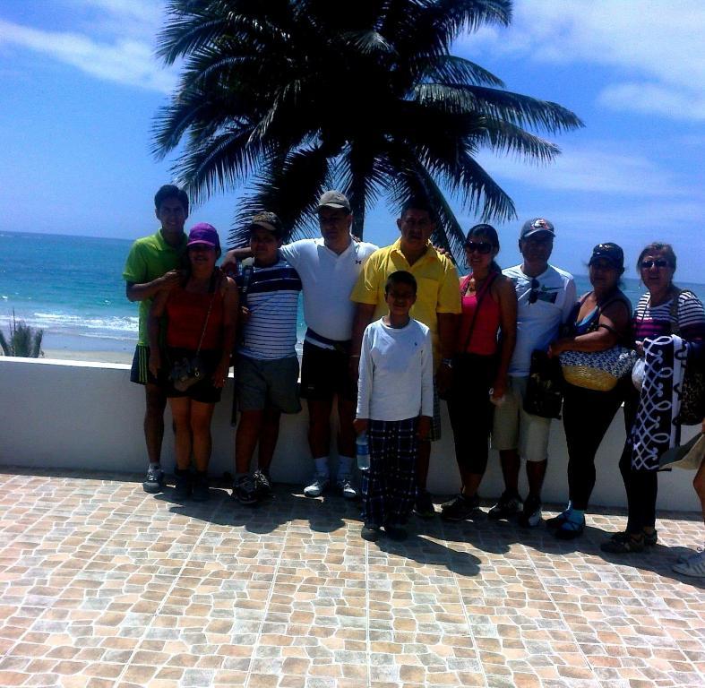 Casa Los Delfines Puerto Villamil Exterior foto