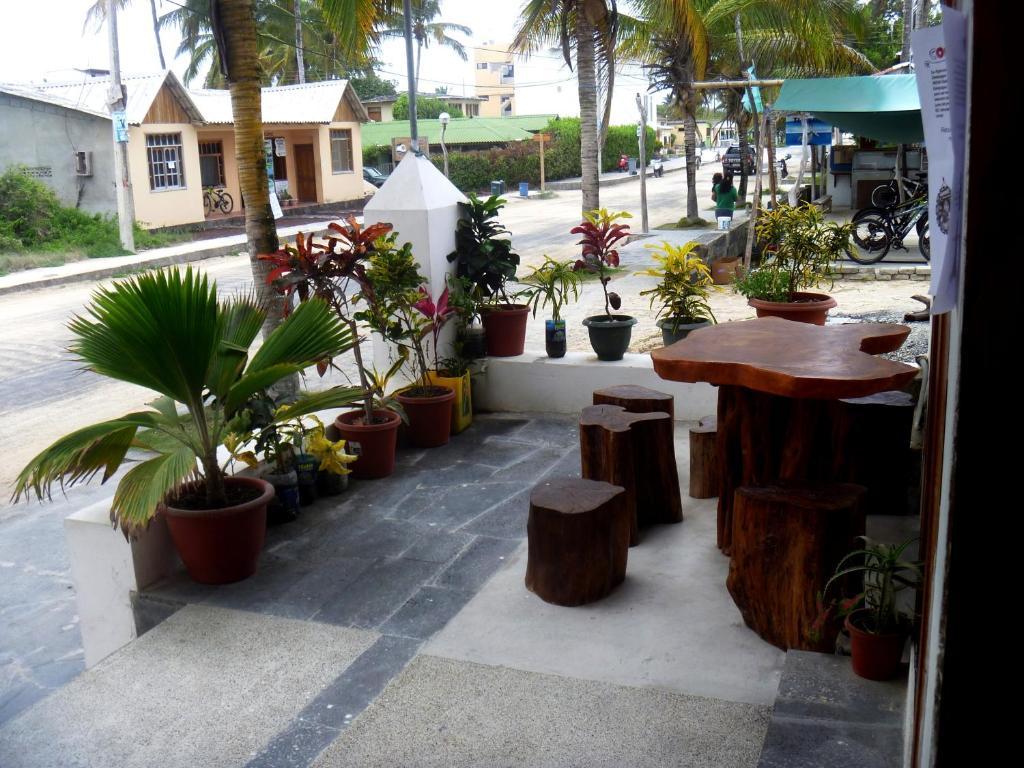 Casa Los Delfines Puerto Villamil Exterior foto