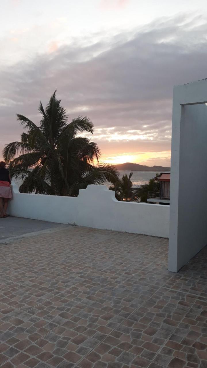 Casa Los Delfines Puerto Villamil Exterior foto